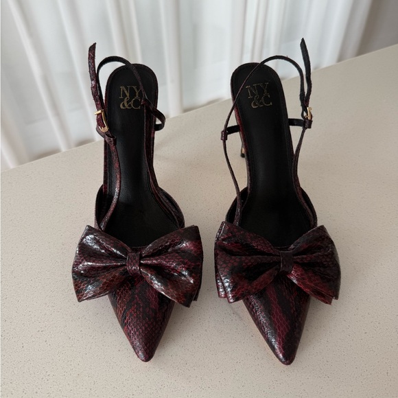 New York & Company - Burgundy and Black Heels with Bow Detail - Picture 3 of 10